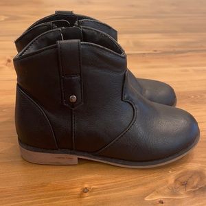 Kids Cat and Jack booties